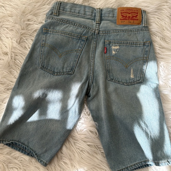 Like new Levi’s boys shorts - Picture 2 of 2